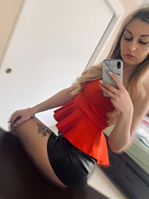 Дарья привлекательная девушка из Черняховск цена от 1500 руб