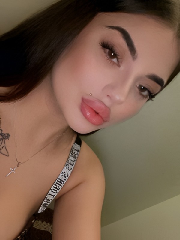 Рената привлекательная девушка из Черняховск цена от 10000 руб