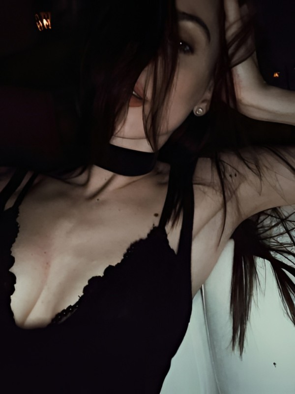 Ярослава привлекательная девушка из Черняховск цена от 10000 руб